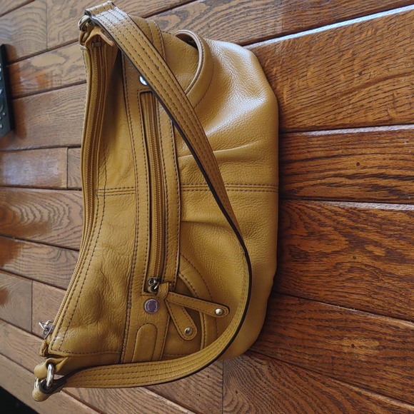 Tignanello Hand bag in mustard - Picture 1 of 9